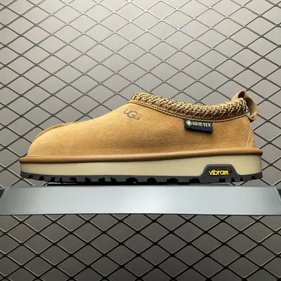 💰620   平臺外貿專供 UGG Tasman GTX 冬季中性雪地鞋 1172790 十年品牌製鞋代工廠生產線出品 注重每一處細節 隆豐A級真羊皮毛一體 完全遵循ZP工藝流程打造 尺碼：35 36 37 38 39 40 41 42 