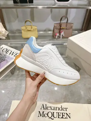 ALEXANDER MCQUEEN/亞歷山大麥昆 2024春夏男Sprint運動情侶款 鞋側面飾有時尚個性字母seal Logo標誌 內裡網 牛皮墊腳，不脫層不褪色，最新精美全套包裝 另配有一幅鞋帶 35-45p710