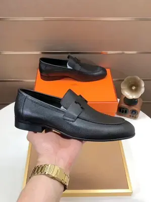 工廠💰【愛馬仕 HERMES】（牛皮內裡）🍀義大利頂級奢侈🍀他不追求新奇的款式和華麗的色彩，以其完美無瑕、優雅、經典的風格吸引著成功男士的青睞正裝皮鞋 這款非常非常舒適，簡潔穩重的款式讓您輕鬆搭配任何風格！版型絕對原版套楦1:1精製，