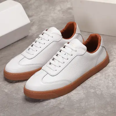 出廠【實價】🐦‍🔥🐦‍🔥BC-新品Brunello Cucinelli BC春夏新款男士一腳蹬休閒鞋 ，這款本季精美色彩的馬褲呢膠底鞋以柔軟鞋面材料和絨質感麂皮鞋後跟演繹休閒百搭風格|輕盈的橡膠鞋底為鞋子帶來了更舒適、靈活的穿著感，