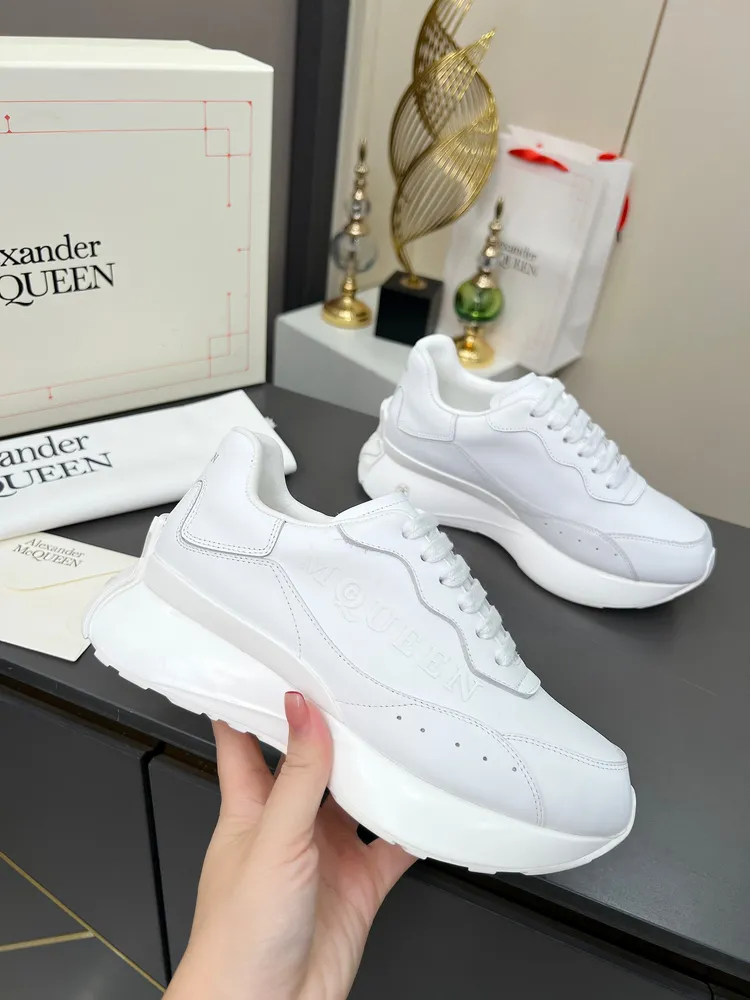 Alexander McQueen·亞歷山大麥昆🏆繫帶圓頭 低幫 生活休閒鞋 情侶鞋⛳️2025最新米蘭時裝週T臺走秀款，獨特個性的設計，上腳超有範，圓頭的設計讓腳趾得到完全的釋放。超下血本， 購入多雙原版，拆解復刻。超級爆款，專櫃品質！