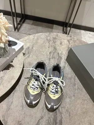 Balenciaga新款Rader系列