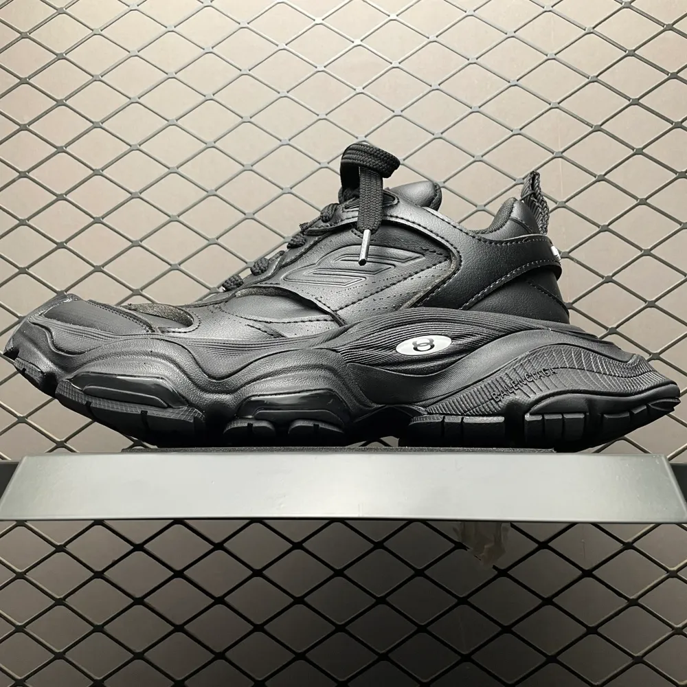 💰790 純原Balenciaga 巴黎世家 CARGO 圓頭繫帶 巴黎十一代 晉外貿大廠出品 全鞋採用超細纖維和網布 目前市面唯一原廠滾筒做舊 多層組合橡膠大底防滑耐磨 尺碼：35 36 37 38 39 40 41 42 43 44 