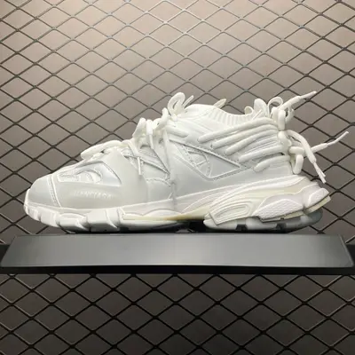 💰850 純原Balenciaga 巴黎世家 Track Sneaker 巴黎世家三代 戶外概念復古老爹鞋 老牌大廠OK版本出品 專櫃同步包裝 原裝大盒 細節精準對位官方 私模組合大底 從裡到外 最大尺度還原官方ZP 尺碼：35 36 3