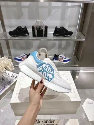ALEXANDER MCQUEEN/亞歷山大麥昆 春夏男Sprint運動情侶款 鞋側面飾有時尚個性字母seal Logo標誌 內裡網 牛皮墊腳，不脫層不褪色，最新精美全套包裝 另配有一幅鞋帶 35-45