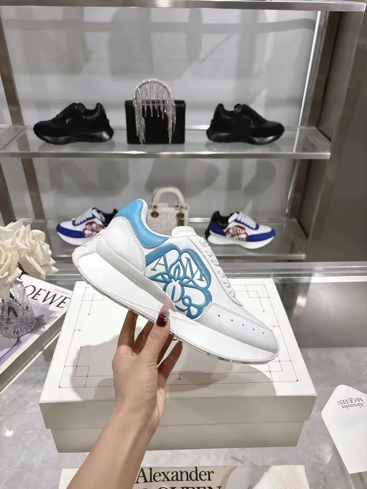 ALEXANDER MCQUEEN/亞歷山大麥昆 春夏男Sprint運動情侶款 鞋側面飾有時尚個性字母seal Logo標誌 內裡網 牛皮墊腳，不脫層不褪色，最新精美全套包裝 另配有一幅鞋帶 35-45