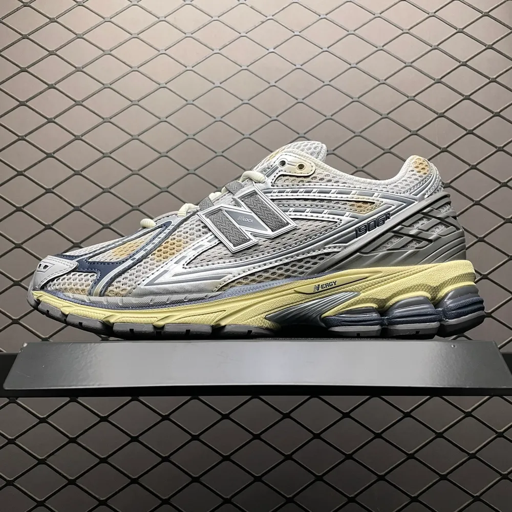 💰520 價格調整   純原 New Balance 新百倫 復古休閒跑步鞋 M1906RTI 真正原廠資料開發 市售最高品質 知名廠牌M版同源出品 原廠網紗 正確卡色皮料衝裁組合 匠心打造 鞋面鞋底工藝極其複雜 難度可想而知 新開獨立私