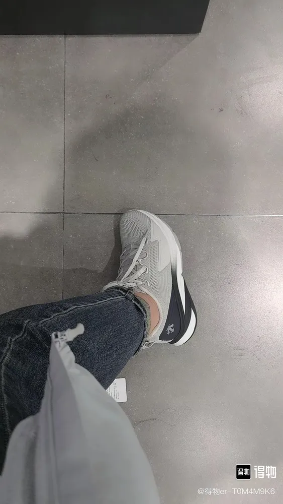 💰740 DESCENTE/迪桑特  RUNNING系列   Enzrzite Lavitate 2.0 Knit  休閒舒適 防滑減震  低幫跑步鞋  男女同款  灰色