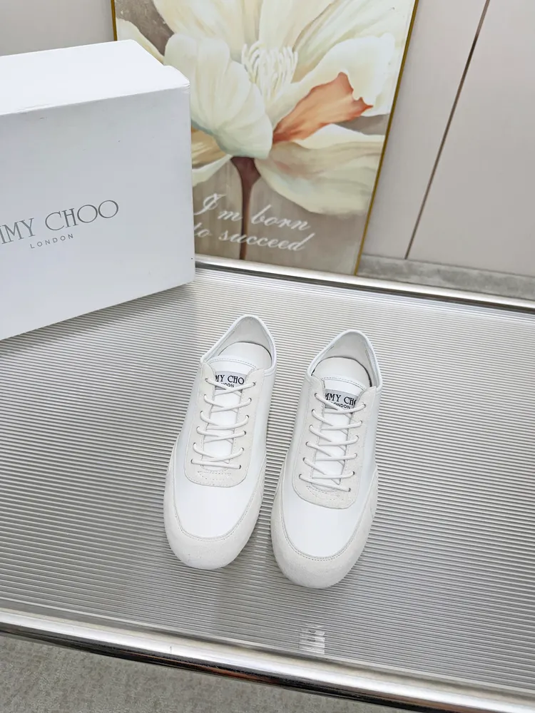 Jimmy choo（吉米•周）周仰傑2026春夏Sunny F系列運動鞋火爆上新🔥品牌Logo3D立體印刷技術 鞋面採用原版定製小牛皮➕羊猄拼接💥橡膠鞋底搭配複合鞋墊設計🎵舒適又輕盈鞋型外觀纖薄✨帶來流暢貼合的支撐與緩衝效果🌙盡顯
