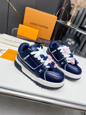 🔥🔥🔥 天花板級    男女同款 ！   💰💰💰  爆款  🆕🆕🆕  長腿神器😍😍 鞋底超級輕便，油邊工藝！鞋面：絲綢牛皮➕，摔紋牛皮！耐磨防滑三色TPU大底！歡迎上圖大賣！