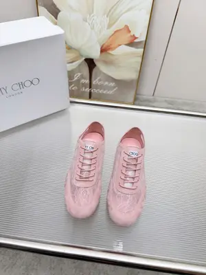 Jimmy choo（吉米•周）周仰傑2026春夏Sunny F系列運動鞋火爆上新🔥品牌Logo3D立體印刷技術 鞋面採用原版定製蕾絲➕羊猄拼接💥橡膠鞋底搭配複合鞋墊設計🎵舒適又輕盈鞋型外觀纖薄✨帶來流暢貼合的支撐與緩衝效果🌙盡顯時