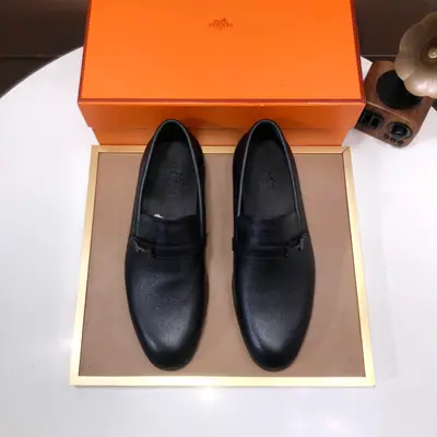 工廠💰【愛馬仕 HERMES】（牛皮內裡）🍀義大利頂級奢侈🍀他不追求新奇的款式和華麗的色彩，以其完美無瑕、優雅、經典的風格吸引著成功男士的青睞正裝皮鞋 這款非常非常舒適，簡潔穩重的款式讓您輕鬆搭配任何風格！版型絕對原版套楦1:1精製，