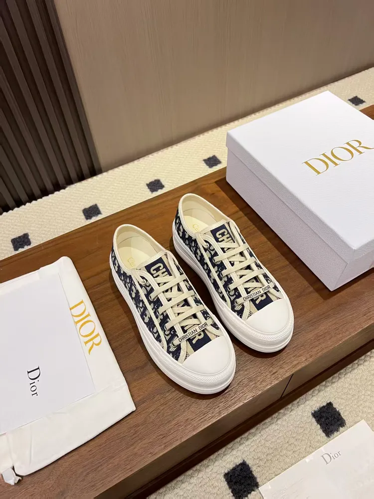 P640元 2026年Walk‘n’Dior刺繡中幫休閒鞋上新啦