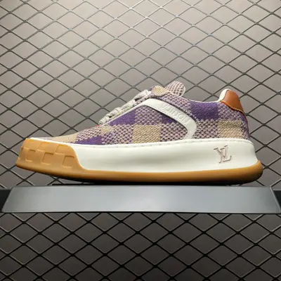 Louis Vuitton 路易威登 LV Tilted 低幫休閒板鞋 新版本 棋盤格 大廠出品 厚實抽屜式禮品鞋盒包裝 原裝包裝說明書 防塵布袋 尺碼：39 40 41 42 43 44 45 編號：48OGTU55