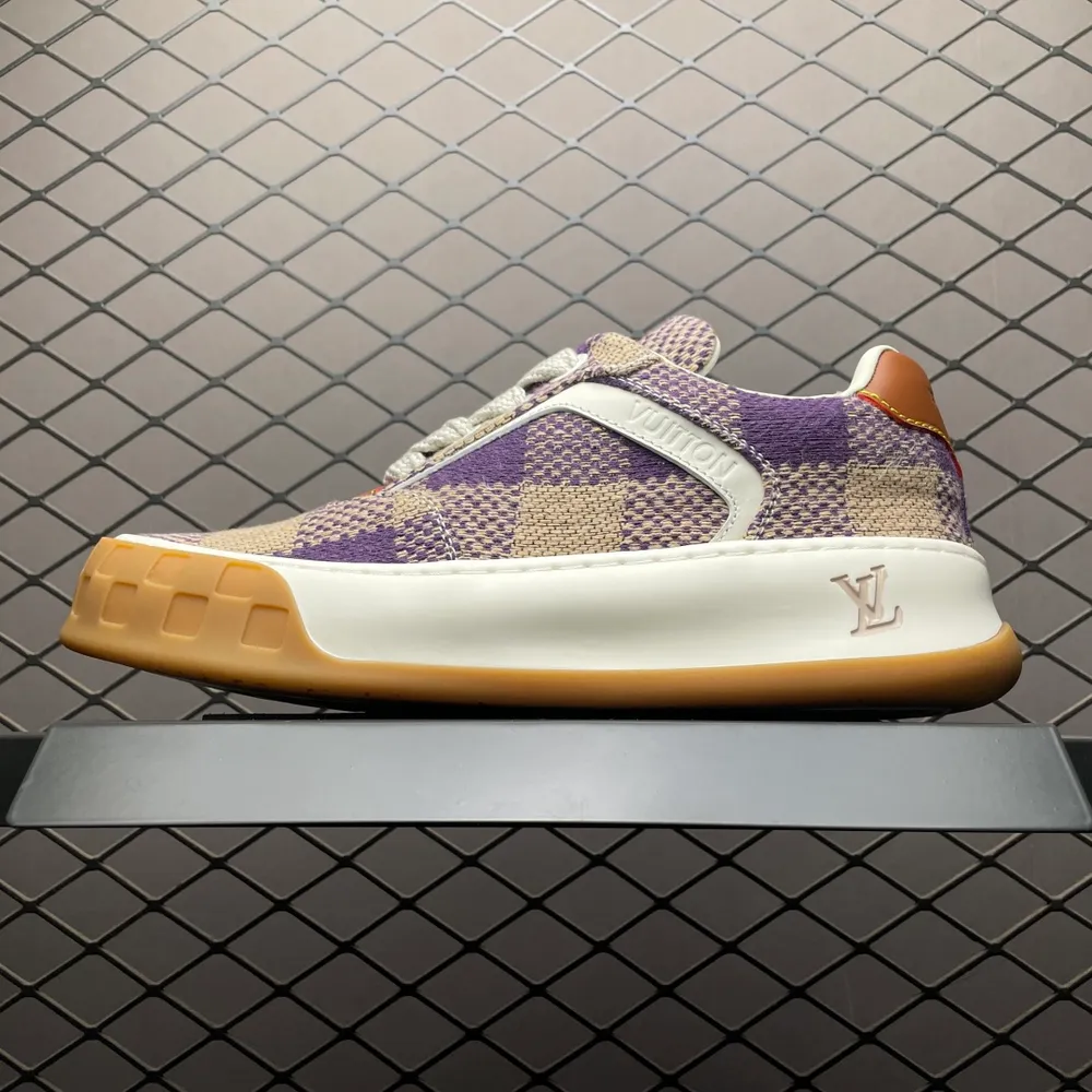 Louis Vuitton 路易威登 LV Tilted 低幫休閒板鞋 新版本 棋盤格 大廠出品 厚實抽屜式禮品鞋盒包裝 原裝包裝說明書 防塵布袋 尺碼：39 40 41 42 43 44 45 編號：48OGTU55