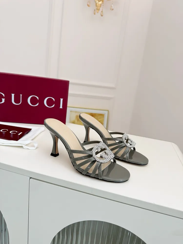 出廠價：570🌸 🌸Gucci2026早春雙G水鑽高跟拖鞋，跟高8.5釐米。34碼—43碼（34、35、43不退換）真皮大底+40