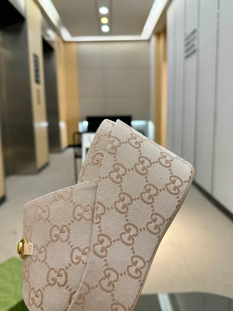 🔥【素面p600】全年出貨，古家最新限量厚底拖鞋 。頂級品質發售 購入正品開發 . 材質.工藝與原版一致