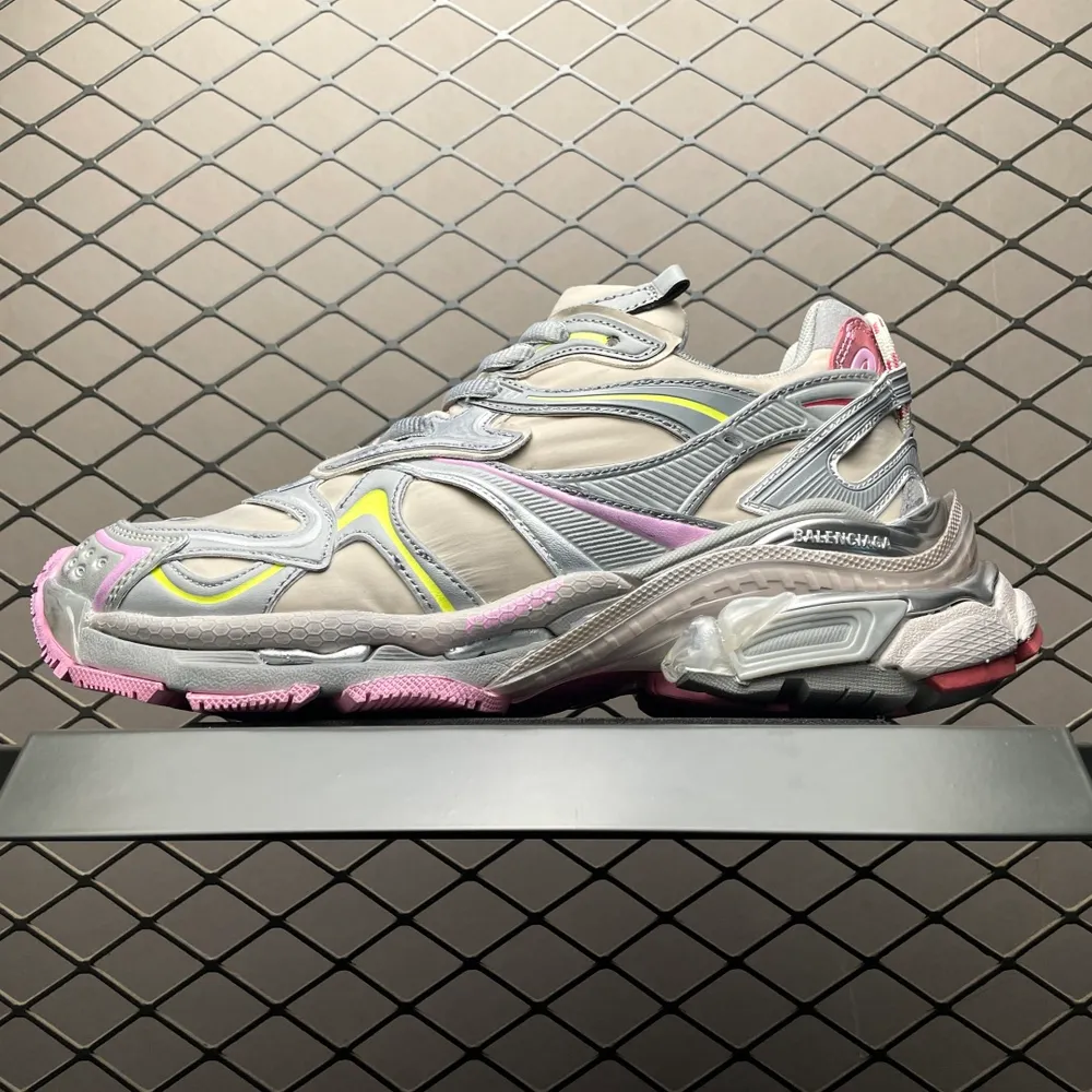 純原Balenciaga 巴黎世家 Runner 2 巴黎手工做舊款復古老爹鞋 官方原配套鞋盒 防塵紙配套齊全 尺碼：35 36 37 38 39 40 41 42 43 44 45 46 編號：50IFTU6