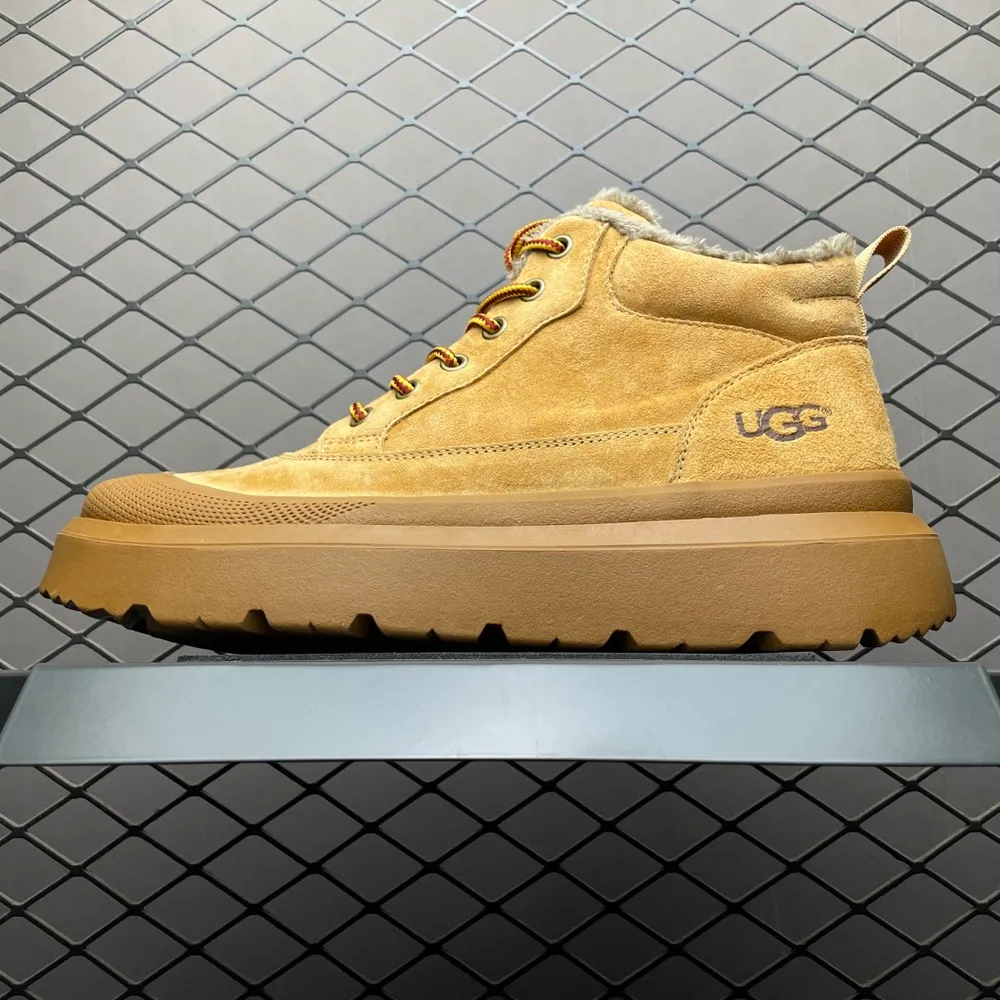 💰640 純原UGG 客制款 中幫男士休閒鞋雪地靴馬丁靴系列 U6332 廣東大廠品質 秋冬新款 時尚潮流搭配 面料釆用義大利進口磨砂牛皮 全鞋真牛皮材料 大底到五金都是代工廠原材料製作 日常隨意搭配 型男必備 尺碼：38 39 40 4