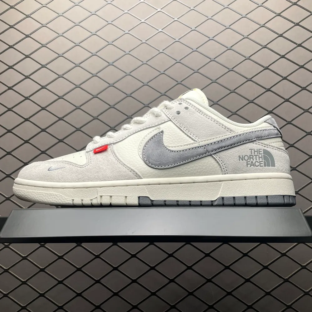 💰650 純原NK Dunk Low 客制款 低幫休閒板鞋 SJ1089-009 尺碼：36 36.5 37.5 38 38.5 39 40 40.5 41 42 42.5 43 44 44.5 45 編號：33YEFFJ