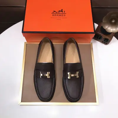 工廠💰【愛馬仕 HERMES】（牛皮內裡）🍀義大利頂級奢侈🍀他不追求新奇的款式和華麗的色彩，以其完美無瑕、優雅、經典的風格吸引著成功男士的青睞正裝皮鞋 這款非常非常舒適，簡潔穩重的款式讓您輕鬆搭配任何風格！版型絕對原版套楦1:1精製，