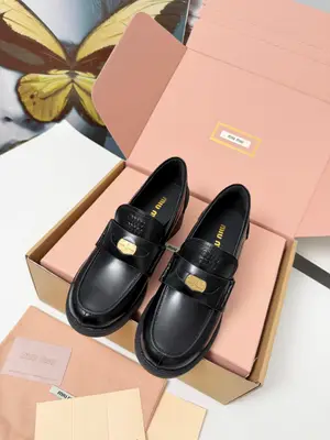 Miu Miu復古千金風穿搭