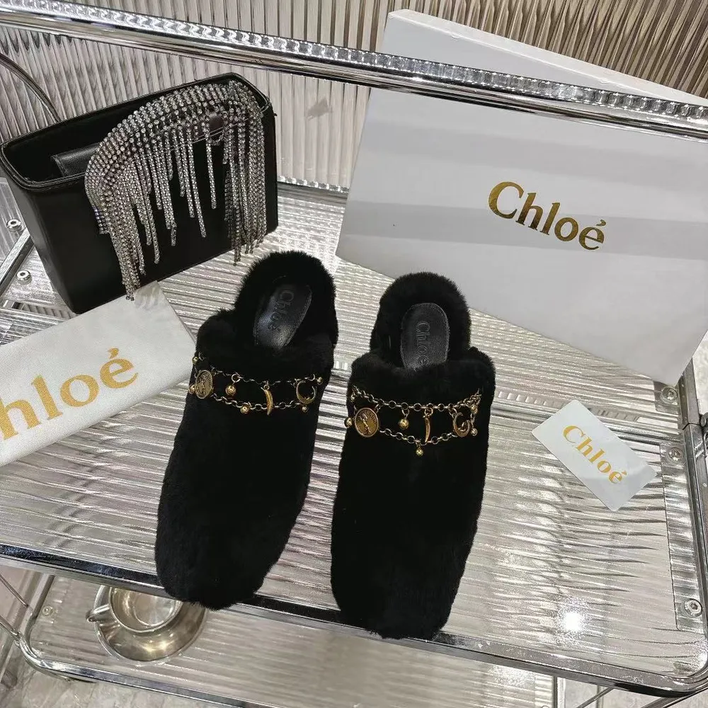 Chloe 2026真毛拖，全是溫柔掛，上腳直接顯貴氣💅真毛摸著軟fufu像擼貓🐱，腳感絕了！✨真皮大底走路超穩不打滑。