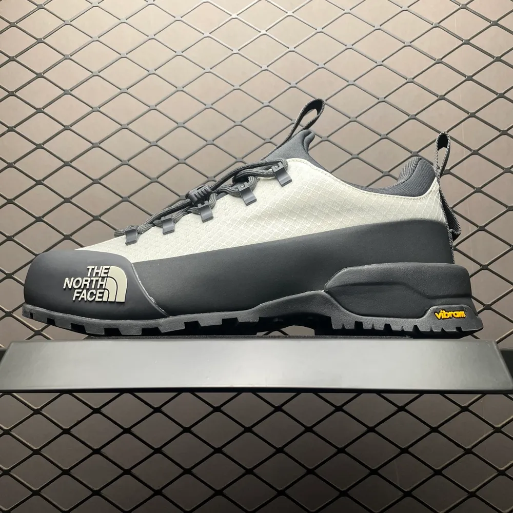 💰569 純原The North Face 北面 Glencl Yffe Low 戶外運動休閒登山越野徒步鞋 鞋底採用Vibram黃金大底 專門為鞋底設計的橡膠以出色的耐磨性 良好的防滑性或得不少戶外運動愛好者的喜愛 尺碼：36 36.5