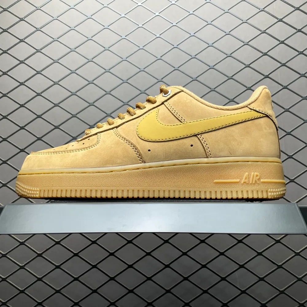 💰520 外貿特供 NK Air Force 1 Low 小麥空軍一號低幫 CJ9179-200 頭層麂皮打造 外貿鴿子訂單 全新貨 內建氣墊 全網最具性價比版本 完美品質！可隨意對比 內建SOLO氣墊 區別市面廉價實心大底 尺碼：36 