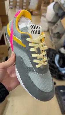 miumiu秀款。早春