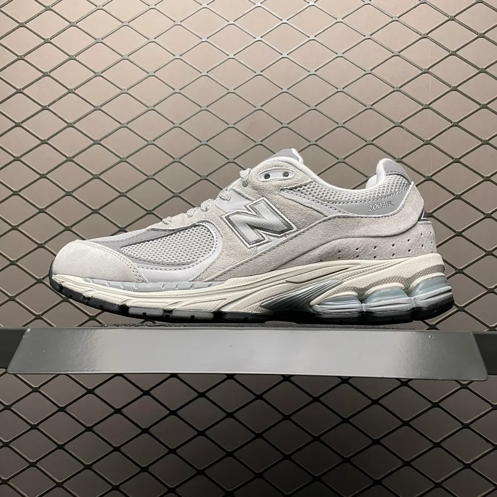 💰520 價格調整 純原 New Balance 新百倫 M2002RO 復古休閒跑步鞋 知名大廠M出品 正確組合大底 尺碼：36 37 37.5 38 38.5 39.5 40 40.5 41.5 42 42.5 43 44 44.5 