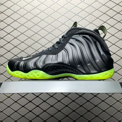 NK Air Foamposite One 市售最強品質 莞產頂級品質 小靈通噴 噴泡 HF2902-001 內建Zoom氣墊 鞋型發泡360度無死角 中底完美注膠 原廠碳纖維加持 尺碼：38.5 39 40 40.5 41 42 42.5