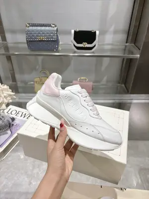 ALEXANDER MCQUEEN/亞歷山大麥昆 2025春夏新款Sprint運動情侶款 鞋側面飾有時尚個性字母seal Logo標誌 牛皮工藝 羊皮內裡 牛皮墊腳透氣防掉色. 原版1:1大底，最新精美全套包裝 另配有一幅鞋帶 35-45