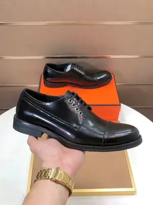 工廠💰【愛馬仕 HERMES】（牛皮內裡）🍀義大利頂級奢侈🍀他不追求新奇的款式和華麗的色彩，以其完美無瑕、優雅、經典的風格吸引著成功男士的青睞正裝皮鞋 這款非常非常舒適，簡潔穩重的款式讓您輕鬆搭配任何風格！版型絕對原版套楦1:1精製，