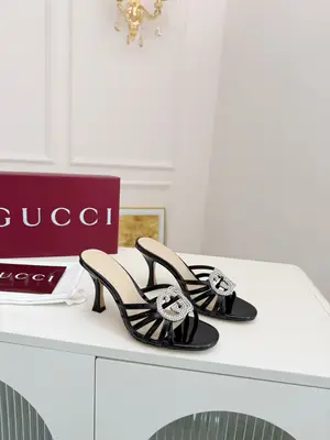 出廠價：570🌸 🌸Gucci2026早春雙G水鑽高跟拖鞋，跟高8.5釐米。34碼—43碼（34、35、43不退換）真皮大底+40