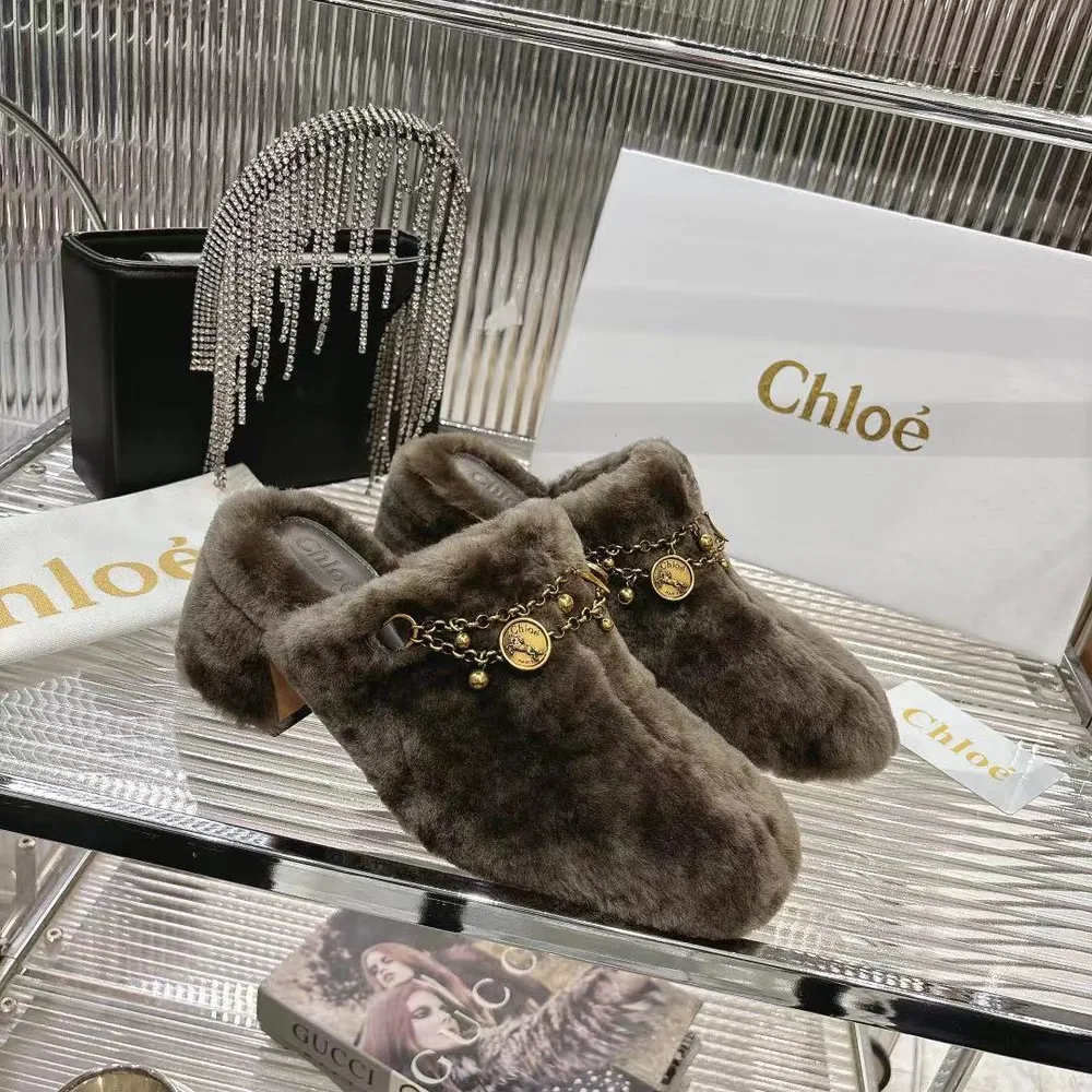 Chloe 2026真毛拖，全是溫柔掛，上腳直接顯貴氣💅真毛摸著軟fufu像擼貓🐱，腳感絕了！✨真皮大底走路超穩不打滑。