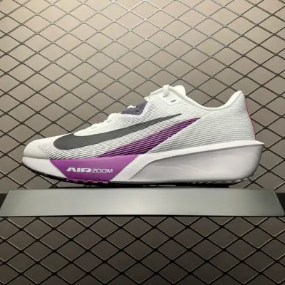 💰530 純原NK Air Zoom Rival FLY 4 超彈透氣輕量跑步鞋 FV6040-100 鞋款搭載 Flyknit 材料 出眾彈性 易於穿脫 採用React技術 輕盈耐 跑步健身房鍛鍊最佳選擇之一 尺碼：39 40 40.5