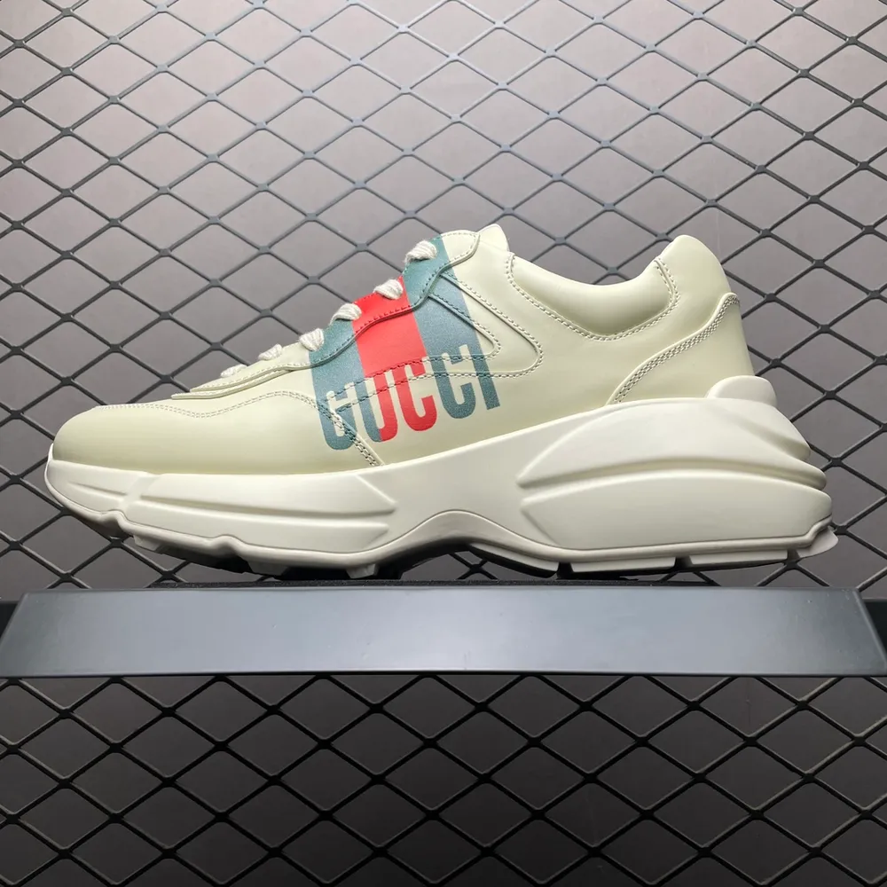 💰850 Gucci 古馳 Rhyton 復古老爹鞋 官方綠盒 全套包裝及配件 義大利手工代工原楦 原面小牛皮 內裡小羊皮 原裝超軟沙絨紙團 鞋頭採用進口膠版固定版型 細節制造精品  正確男鞋鞋頭雙排針女鞋單排針走線 後跟男鞋有LOGO 