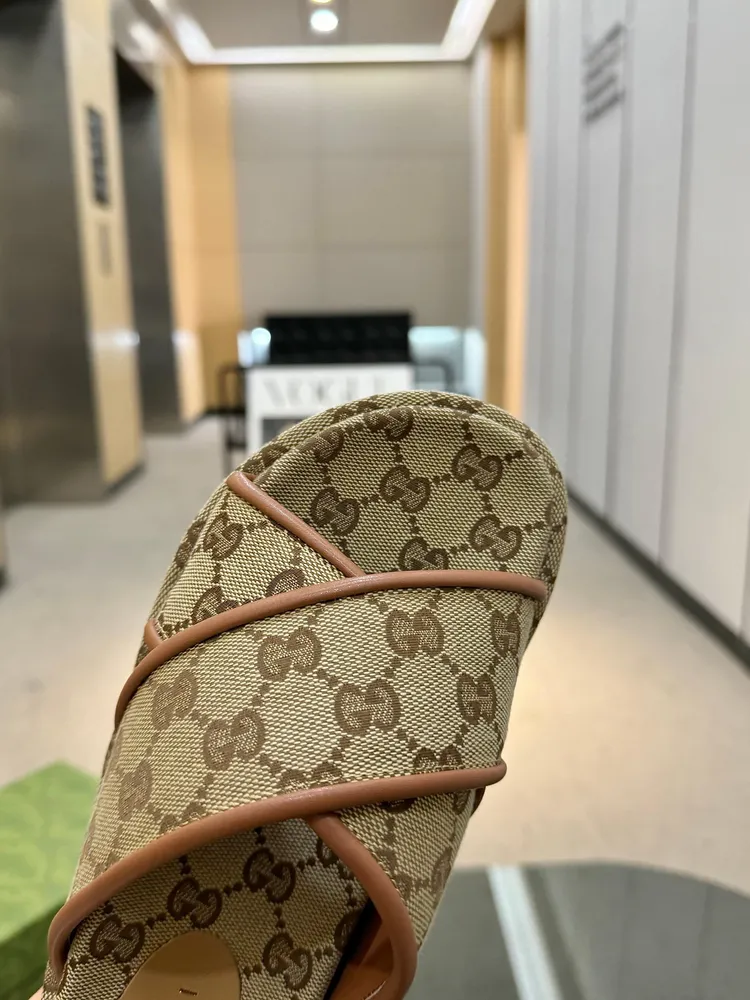 🔥【p590】全年出貨，】古馳Gucci最新限量厚底拖鞋 。頂級品質發售 購入正品開發 . 材質.工藝與原版一致