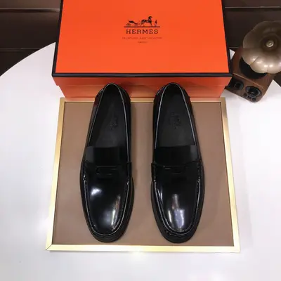 工廠💰【愛馬仕 HERMES】（牛皮內裡）🍀義大利頂級奢侈🍀他不追求新奇的款式和華麗的色彩，以其完美無瑕、優雅、經典的風格吸引著成功男士的青睞正裝皮鞋 這款非常非常舒適，簡潔穩重的款式讓您輕鬆搭配任何風格！版型絕對原版套楦1:1精製，