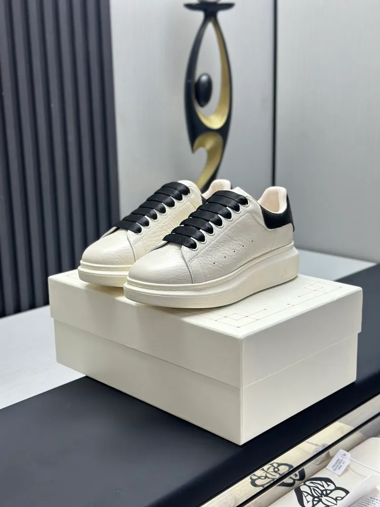 出廠¥💰670（🥇頂級版本🥇）。 全新升級經典麥坤小白鞋，