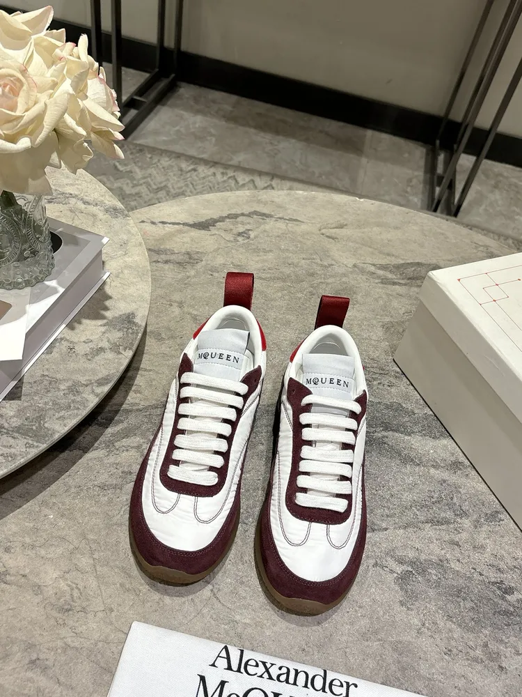 AlexanderMcQueen 麥昆26早春新品情侶款低幫運動鞋德訓鞋✔️✔️p640