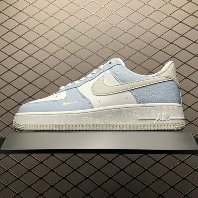 💰550 純原NK Air Force 1 Low 空軍一號低幫休閒板鞋 HF0022-400 原廠衝刀皮料切割乾淨 無任何毛邊 打造純正空軍 全掌內建蜂窩氣墊 原盒配件 原廠中底鋼印、拉幫完美 全套原楦原模傾力打造完美版型 尺碼：36 