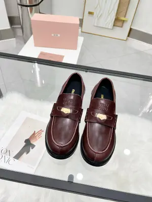 MiuMiu 24FW 走秀金幣樂福鞋