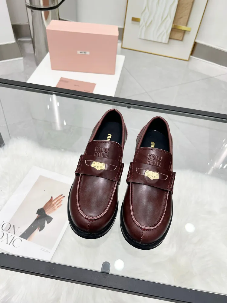 MiuMiu 24FW 走秀金幣樂福鞋