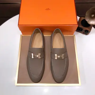 工廠💰【愛馬仕 HERMES】（牛皮內裡）🍀義大利頂級奢侈🍀他不追求新奇的款式和華麗的色彩，以其完美無瑕、優雅、經典的風格吸引著成功男士的青睞正裝皮鞋 這款非常非常舒適，簡潔穩重的款式讓您輕鬆搭配任何風格！版型絕對原版套楦1:1精製，