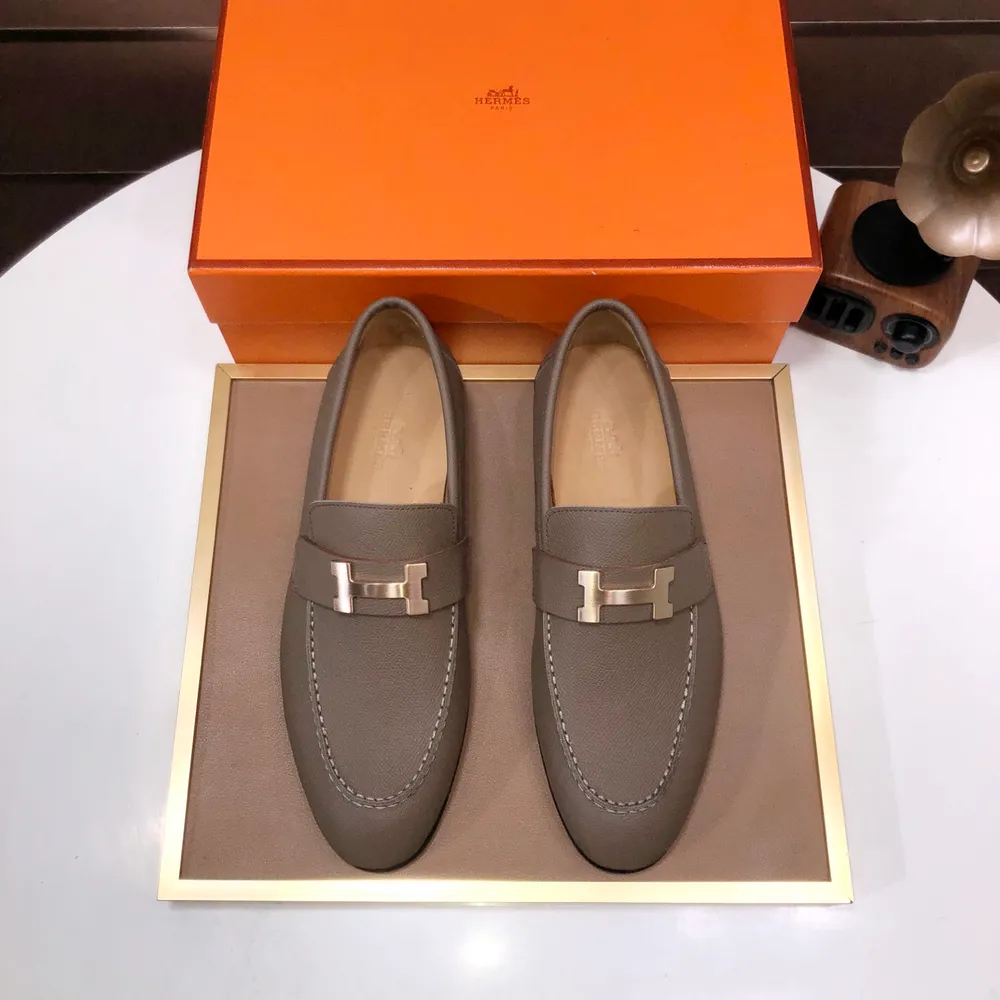 工廠💰【愛馬仕 HERMES】（牛皮內裡）🍀義大利頂級奢侈🍀他不追求新奇的款式和華麗的色彩，以其完美無瑕、優雅、經典的風格吸引著成功男士的青睞正裝皮鞋 這款非常非常舒適，簡潔穩重的款式讓您輕鬆搭配任何風格！版型絕對原版套楦1:1精製，