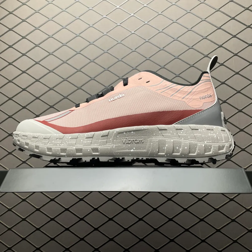 💰579 外貿熱款專供 Norda 諾達 001 Sneaker 網面越野跑步鞋 加拿大高階品牌 官方售價281K+ 運動通勤皆宜 非常時尚小眾且具有功能性的一款跑鞋 尺碼：36 36.5 37.5 38 38.5 39 40 40.5 