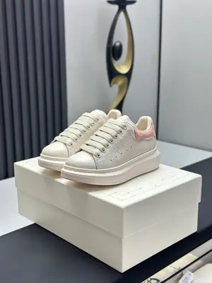 出廠¥💰670（🥇頂級版本🥇）。 全新升級經典麥坤小白鞋，