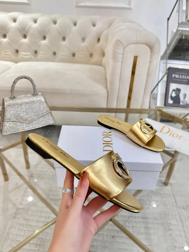 2026早春新款 Dior 牛皮面 羊皮裡   九色任選  碼數35-42  橡膠底出p560  真皮底+30
